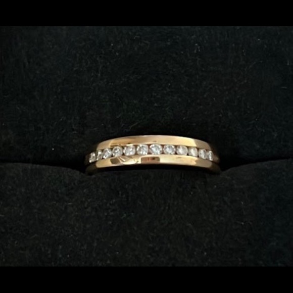 solid 14k yellow gold ring with 12 round flawless diamonds - Picture 1 of 5